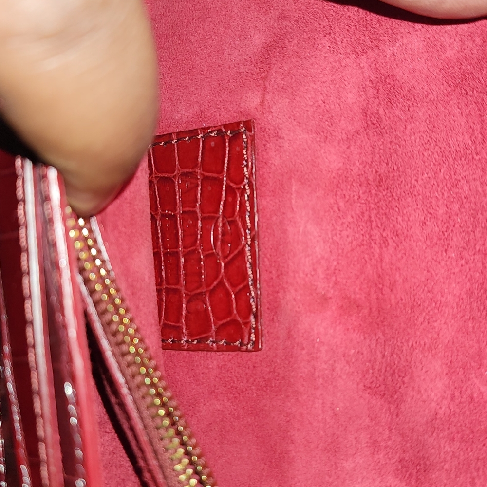 VALENTINO GARAVANIValentino Garavani 100% Crocodile Fringe red Griffin clutch